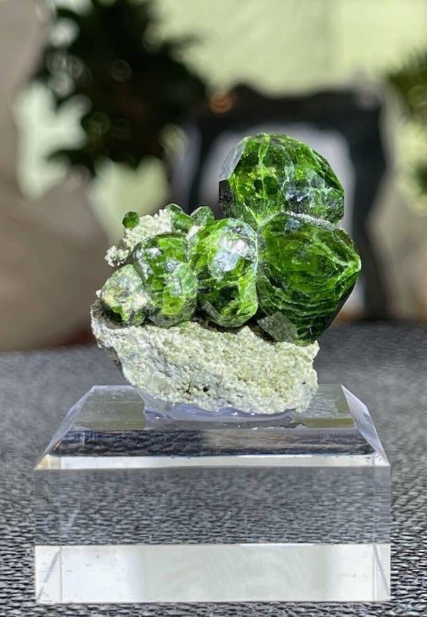 Demantoid var. Andradiet Granaat uit Iran ruw, klein
