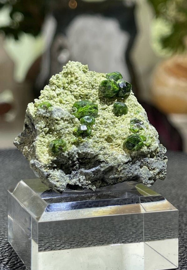 Demantoid var. Andradiet Granaat uit Iran ruw, klein