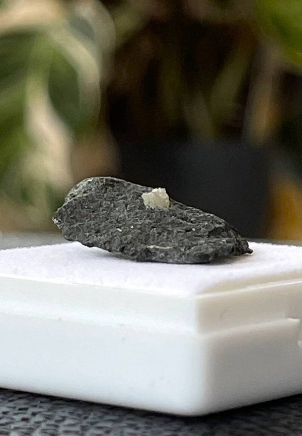 Diamant op matrix uit Zuid-Afrika ruw, klein-medium