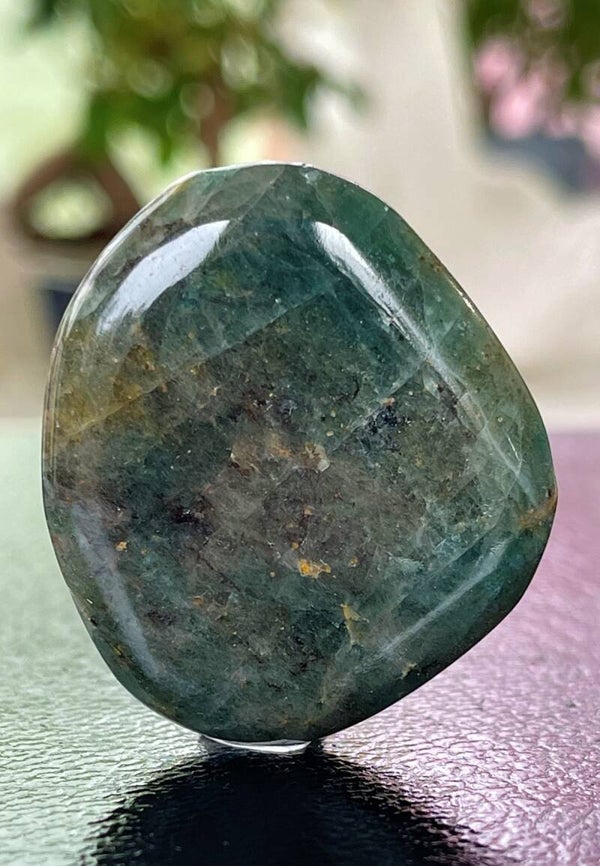 Diopsiet knuffelsteen plat