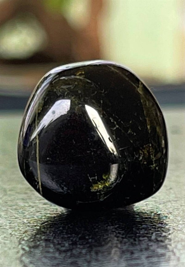 Diopsiet trommelsteen, klein