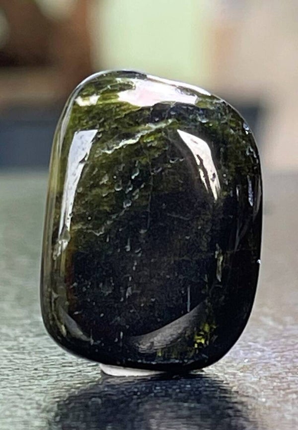 Diopsiet trommelsteen, klein