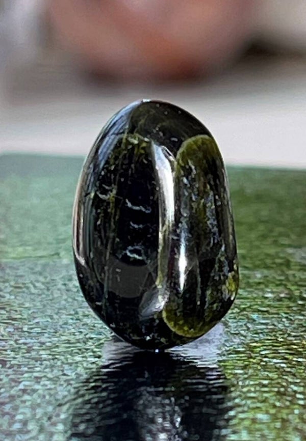 Diopsiet trommelsteen, klein