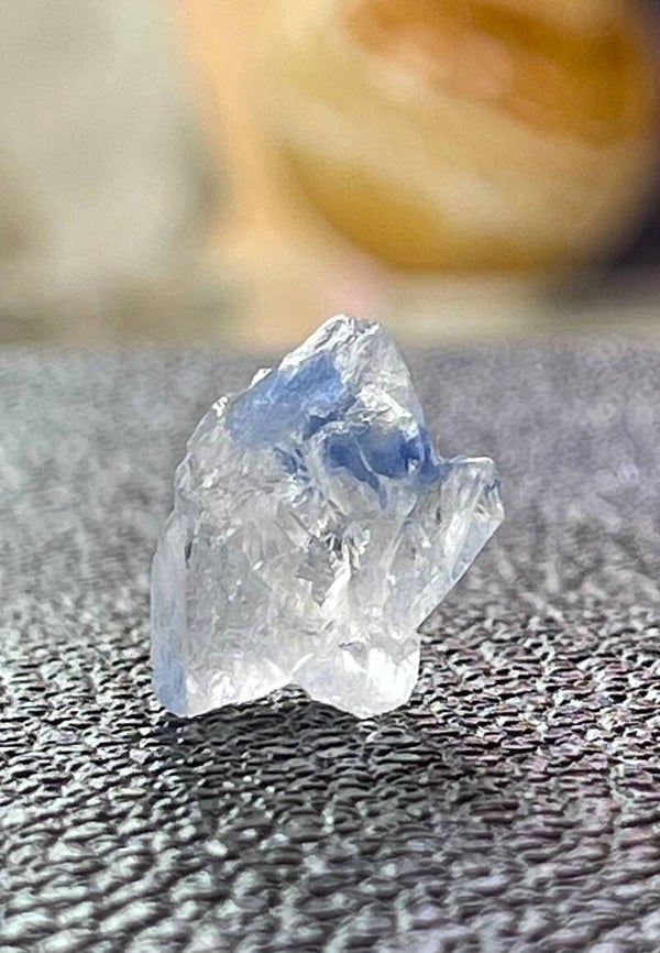 Dumortieriet in Kwarts uit Brazilië ruw, klein