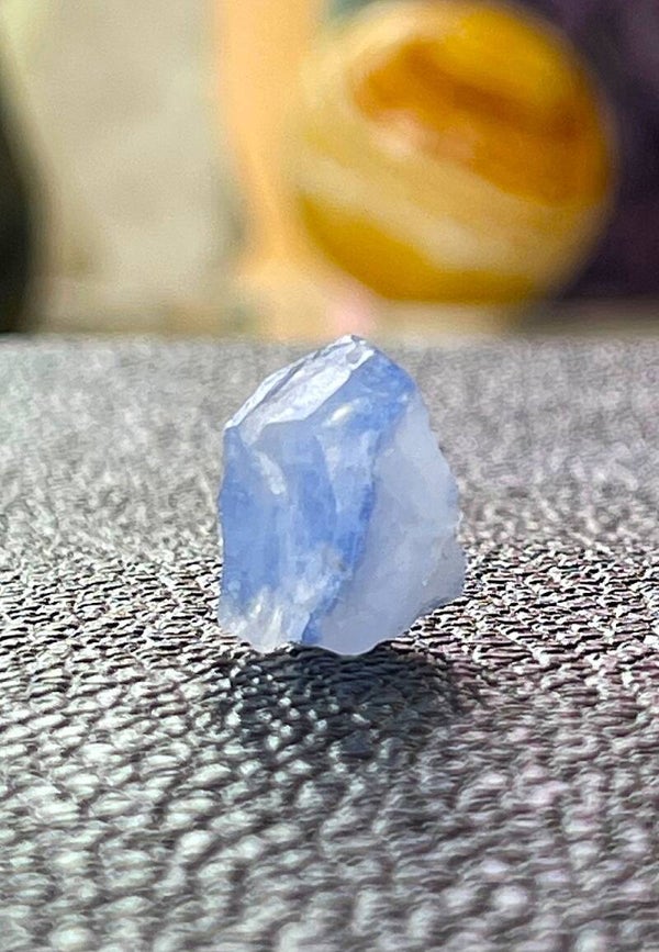 Dumortieriet in Kwarts uit Brazilië ruw, klein