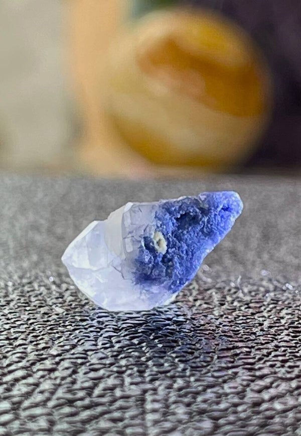 Dumortieriet in Kwarts uit Brazilië ruw, klein