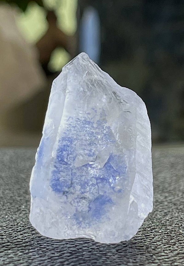 Dumortieriet in Kwarts punt uit Brazilië ruw, medium