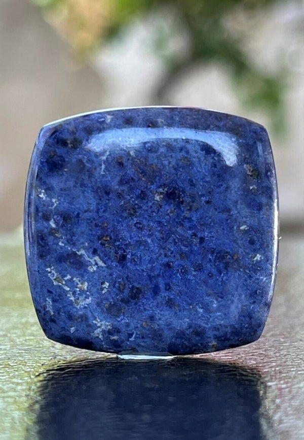 Dumortieriet edelsteen cabochon bijna vierkant, medium