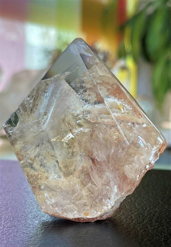 Elestial Lightkeeper Kristal gepolijste punt één zijde ruw