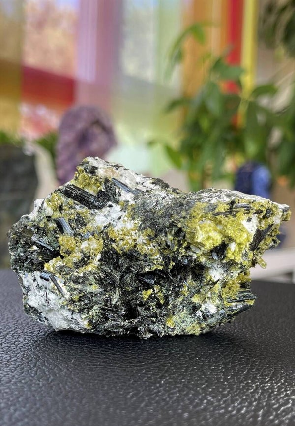 Epidoot Clinozoisiet met Toermalijn uit Spanje ruw, medium