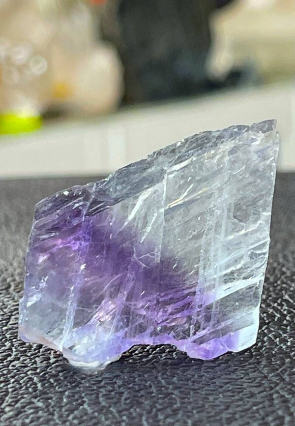 Fluoriet blauw met paars uit Moscona Asturias Spanje, klein