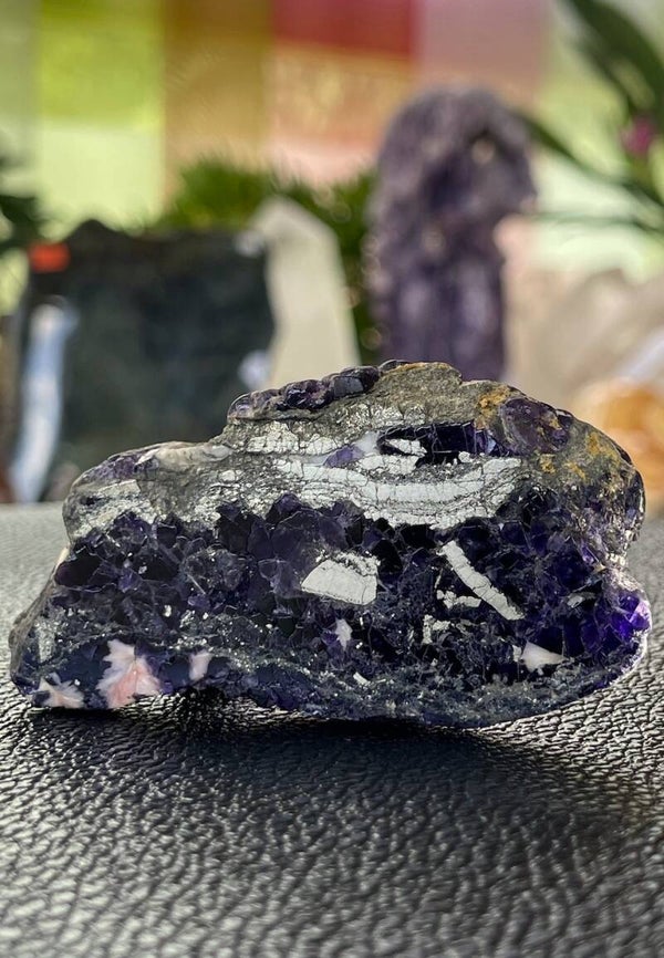 Fluoriet met Pyriet en Bariet platte schijf uit Spanje, één zijde gepolijst, klein-medium