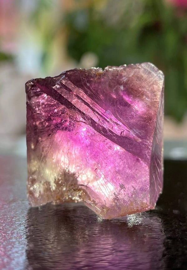 Paarse Fluoriet uit Rancennes Ardennen Frankrijk ruw, klein