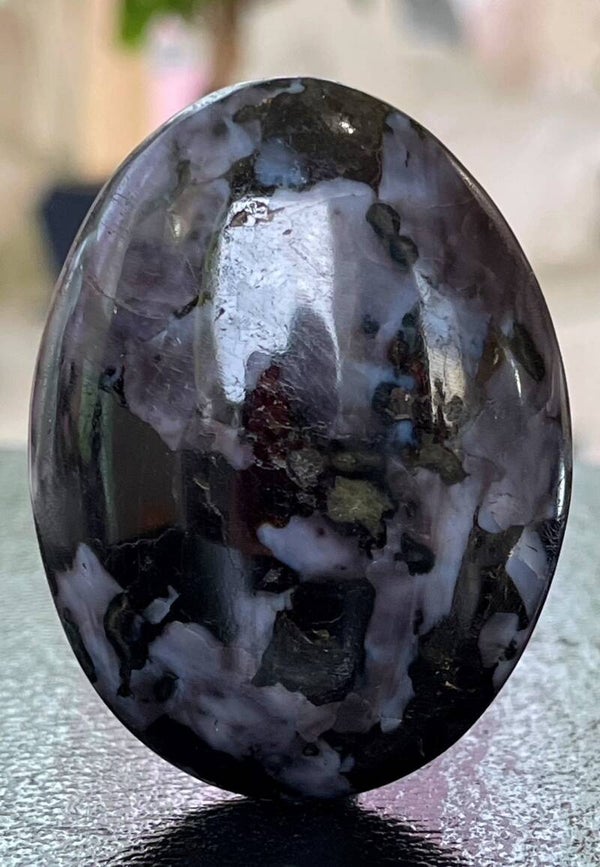 Gabbro knuffelsteen plat, groot