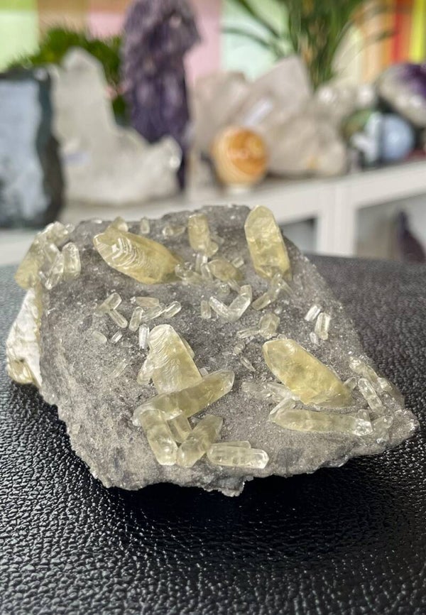 Calciet punten met Dolomiet en Chalcopyriet op matrix uit Joplin USA, medium