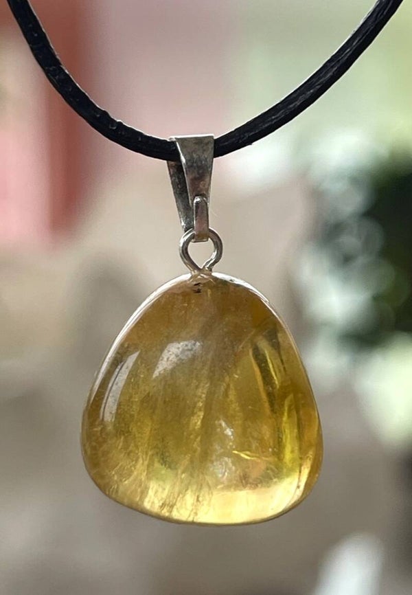 Gele Fluoriet hangertje, met veter