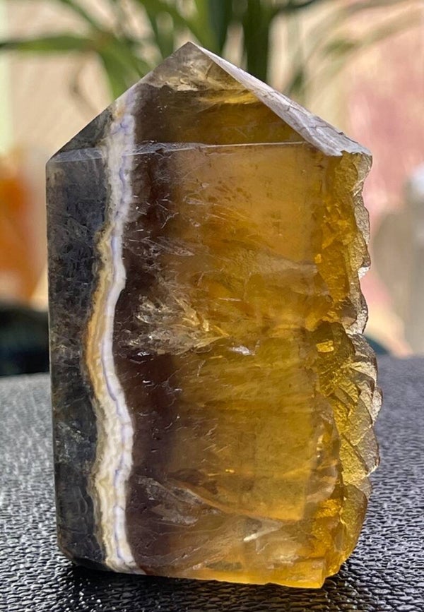 Gele Fluoriet punt geslepen en deel ruw, medium