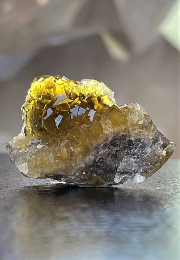 Gele Fluoriet uit Moscona Asturias Spanje ruw, klein