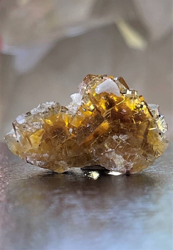 Gele Fluoriet met Dolomiet uit Moscona Asturias Spanje ruw, klein