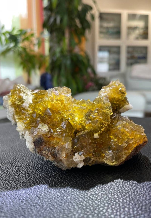 Gele Fluoriet met Dolomiet uit Moscona Asturias Spanje ruw, groot