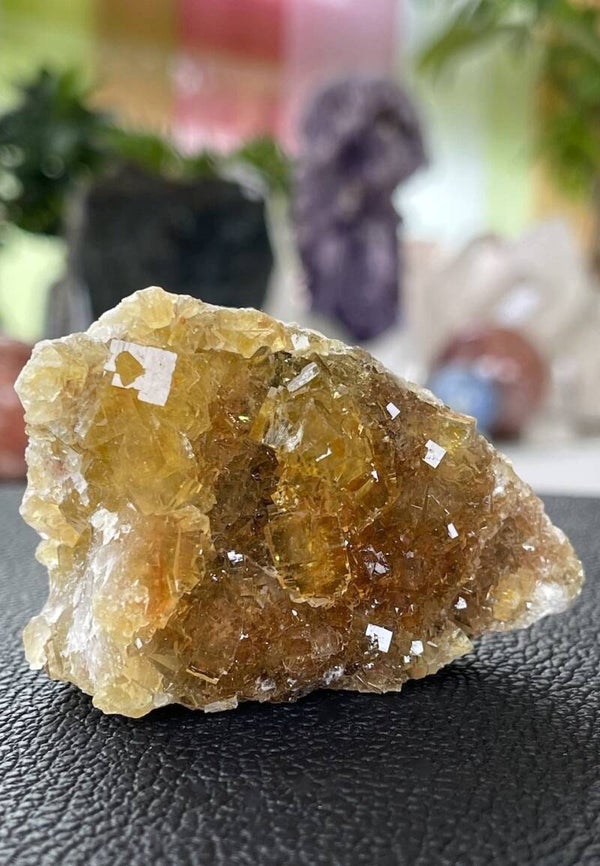 Gele Fluoriet uit Moscona Asturias Spanje ruw, medium