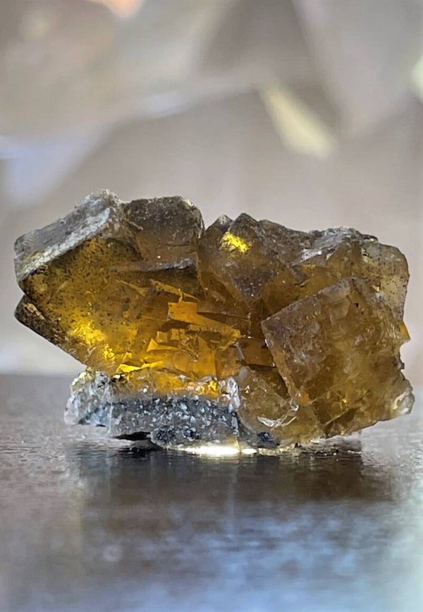 Gele Fluoriet uit Moscona Asturias Spanje ruw, klein