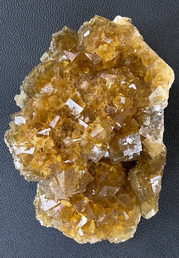 Gele Fluoriet uit Moscona Asturias Spanje ruw, heel groot