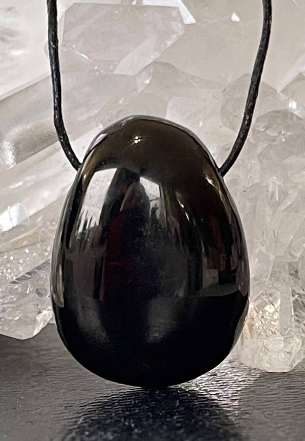 Git of Gagaat hangertje doorboord, met veter