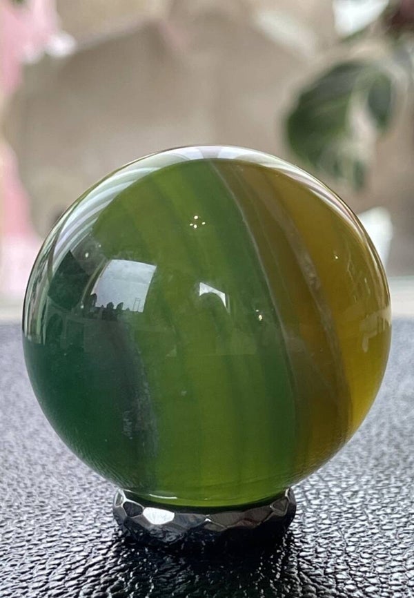 Groen-gele Regenboog Fluoriet bol medium 4,8cm