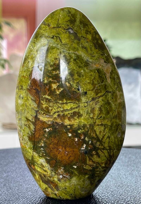 Groene Opaal free form staand, medium-groot