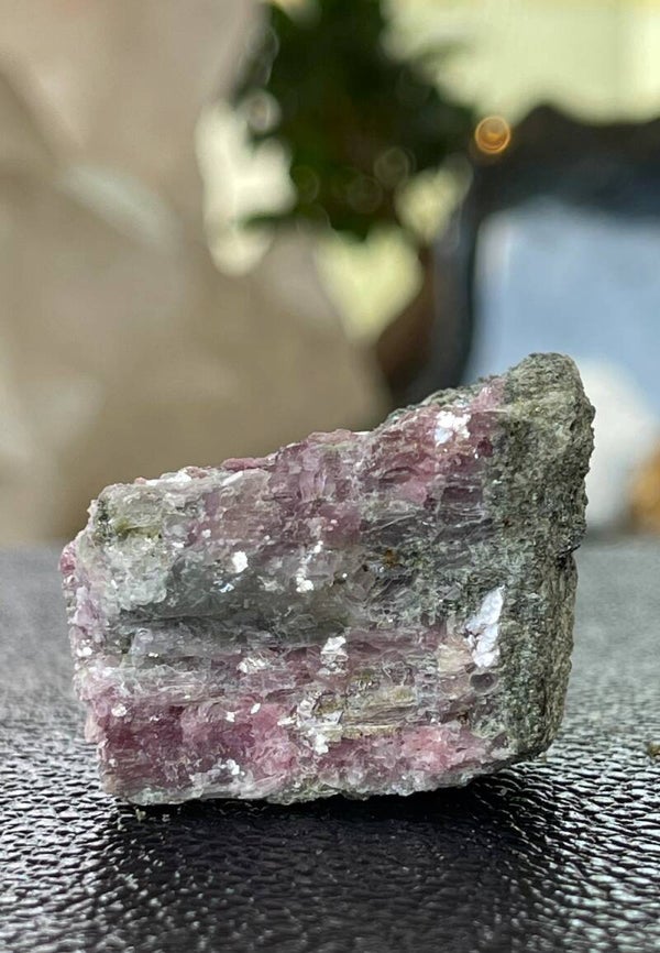 Toermalijn roze en groen uit Mozambique ruw, klein