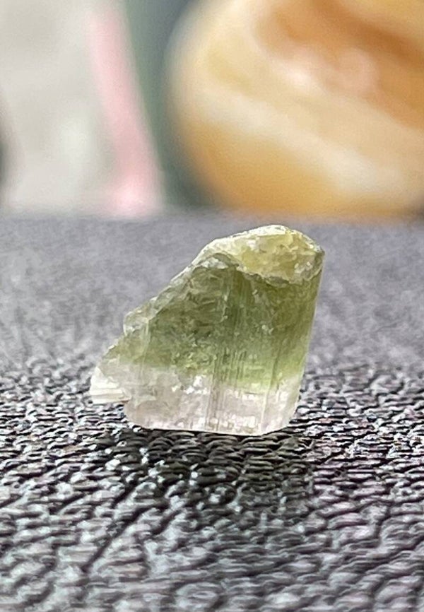 Groene Toermalijn ruw, heel klein