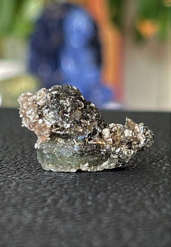 Groene Apatiet met Toermalijn, Sideriet en Pyriet  ruw, klein