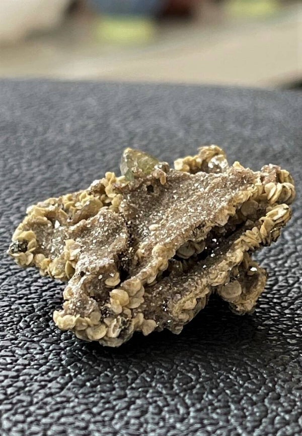 Apatiet groen met Sideriet, Pyriet en Muscoviet uit Portugal ruw, klein