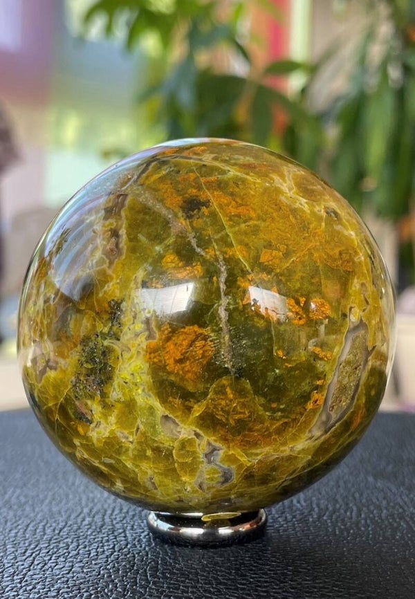 Groene Opaal bol uit Madagaskar, groot 8cm