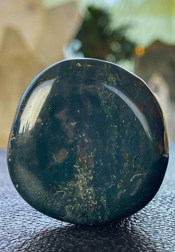 Heliotroop of Bloedsteen knuffelsteen plat, groot