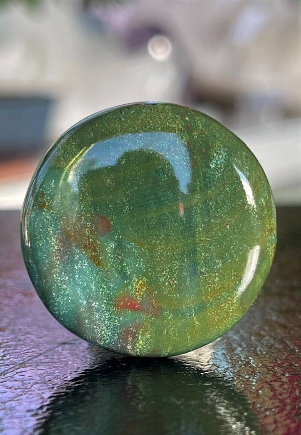 Heliotroop of Bloedsteen knuffelsteen plat, rond