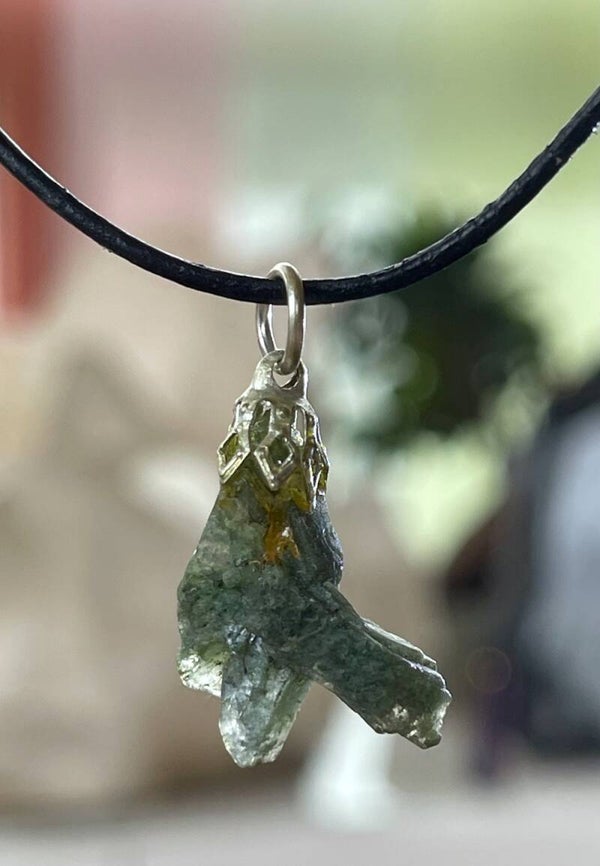 Heulandiet hangertje ruw, met veter