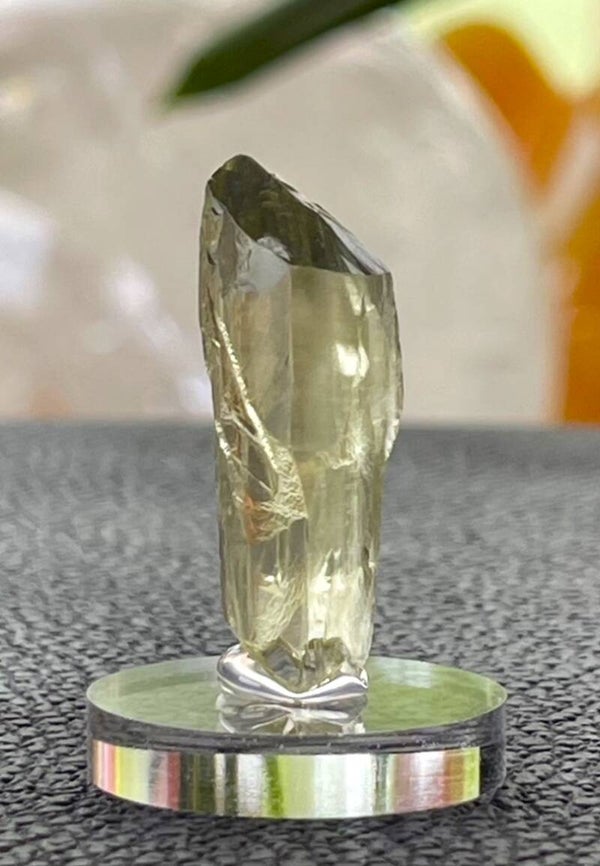 Hiddeniet of gele Kunziet uit Afghanistan ruw, klein