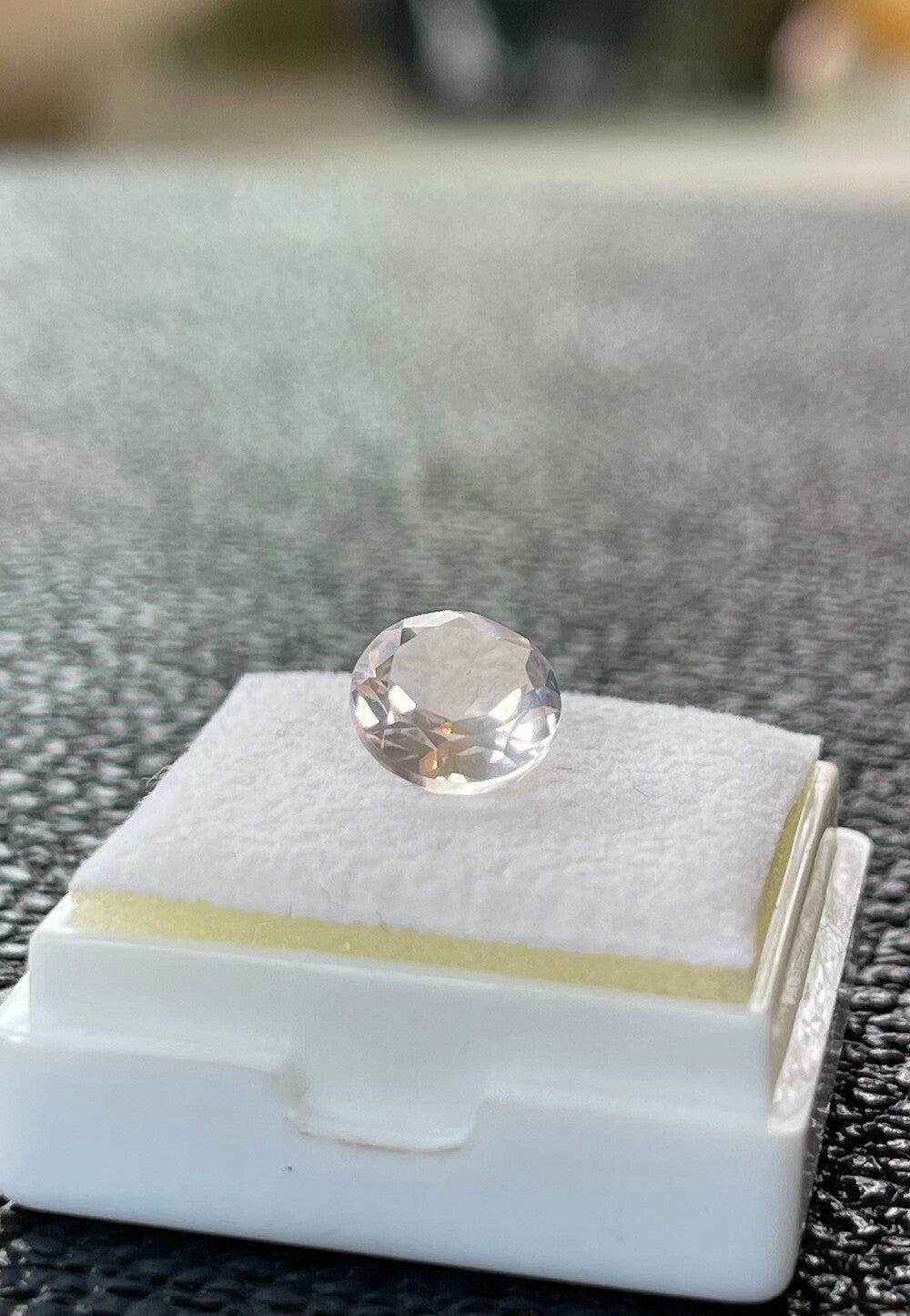 Rozenkwarts edelsteen facet geslepen rond, klein