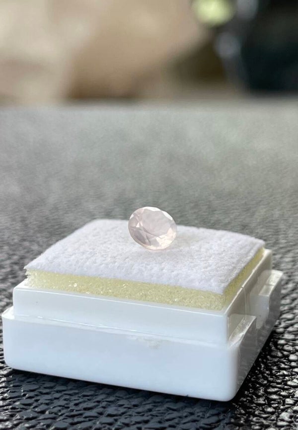 Rozenkwarts edelsteen facet geslepen rond, klein