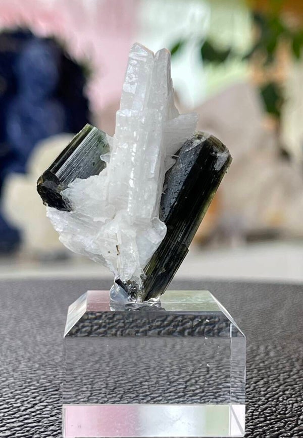 Groene Toermalijn met Albiet uit Gilgit Pakistan ruw, klein-medium