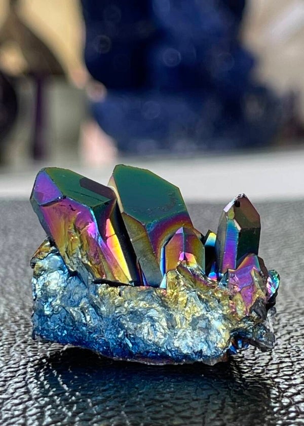 Blauwe Aura Kwarts cluster met titanium ruw, klein