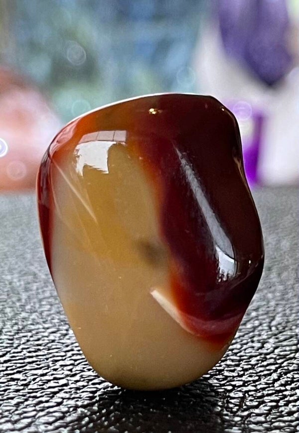 Mookaiet trommelsteen