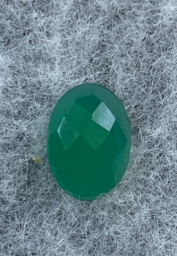 Groene Onyx edelsteen facet geslepen ovaal, klein