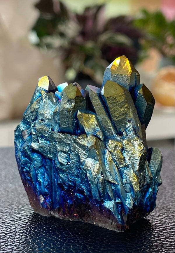 Blauwe Aura Kwarts cluster met titanium bewerkt
