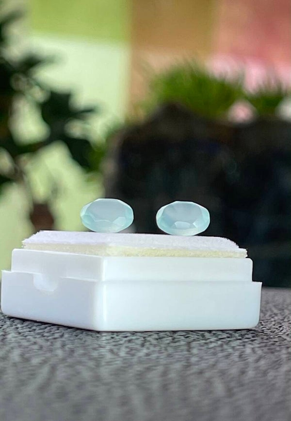 Chalcedoon edelsteen facet geslepen ovaal, klein, per paar
