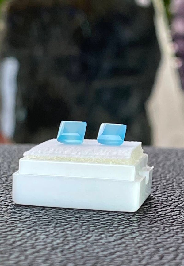 Chalcedoon edelsteen facet geslepen vierkant, klein, per paar