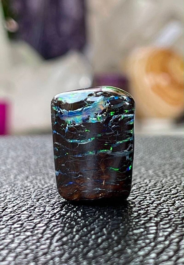 Boulder Opaal edelsteen free form getrommeld cabochon, medium
