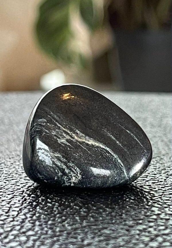 Isua stone uit Groenland trommelsteen